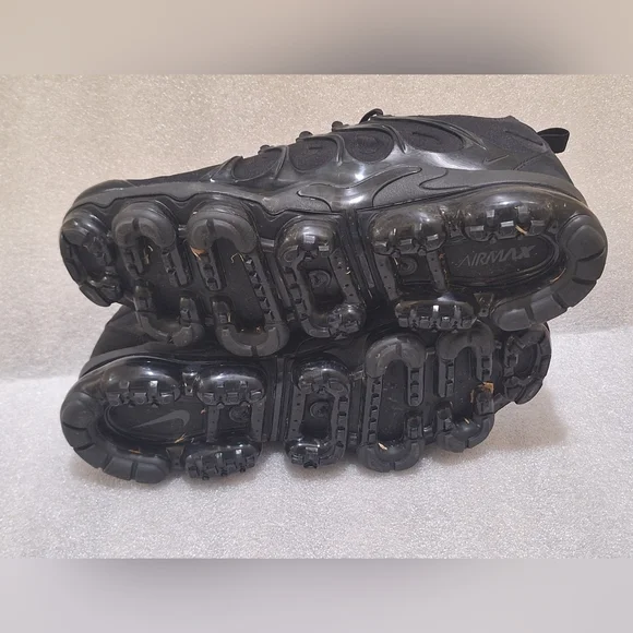 Mens 12 Nike VaporMax Plus Triple Black - Picture 3 of 4